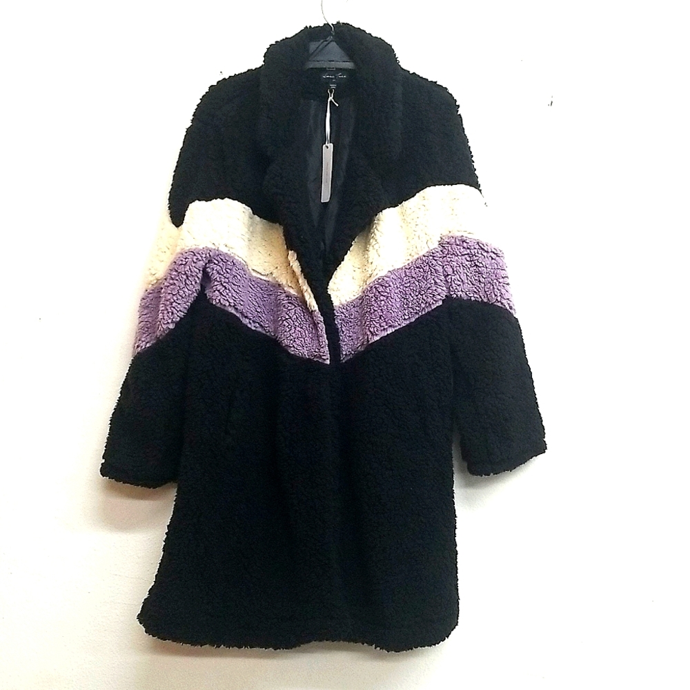 The look & feel of lambs wool Black with cream & lavender Chevron pattern strips